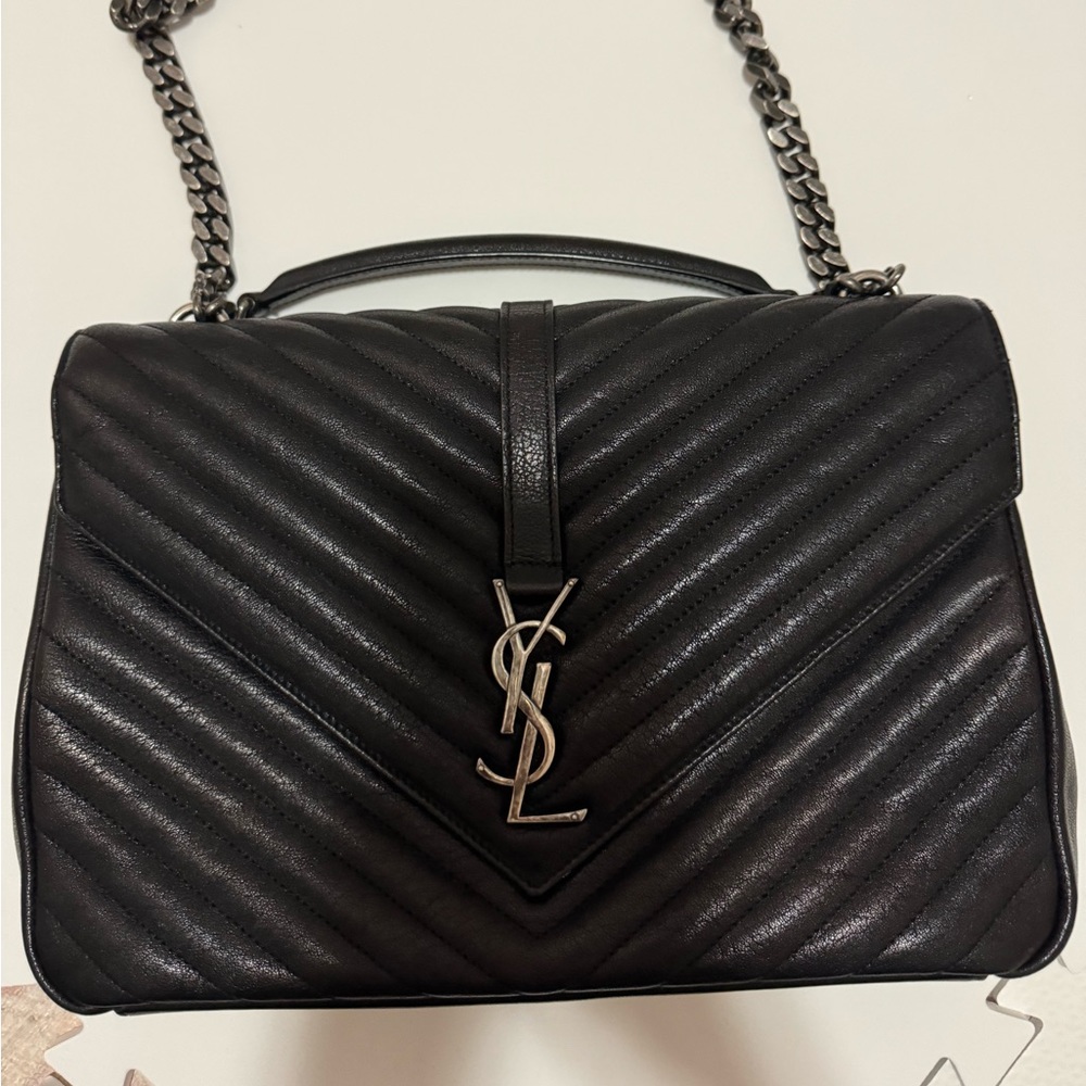Saint Laurent
COLLEGE MEDIUM IN QUILTED LEATHER - BLACK